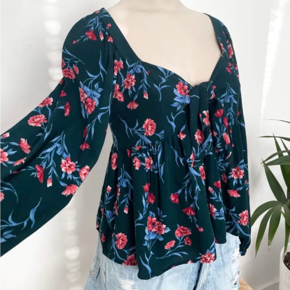 American Eagle Floral Peplum Top